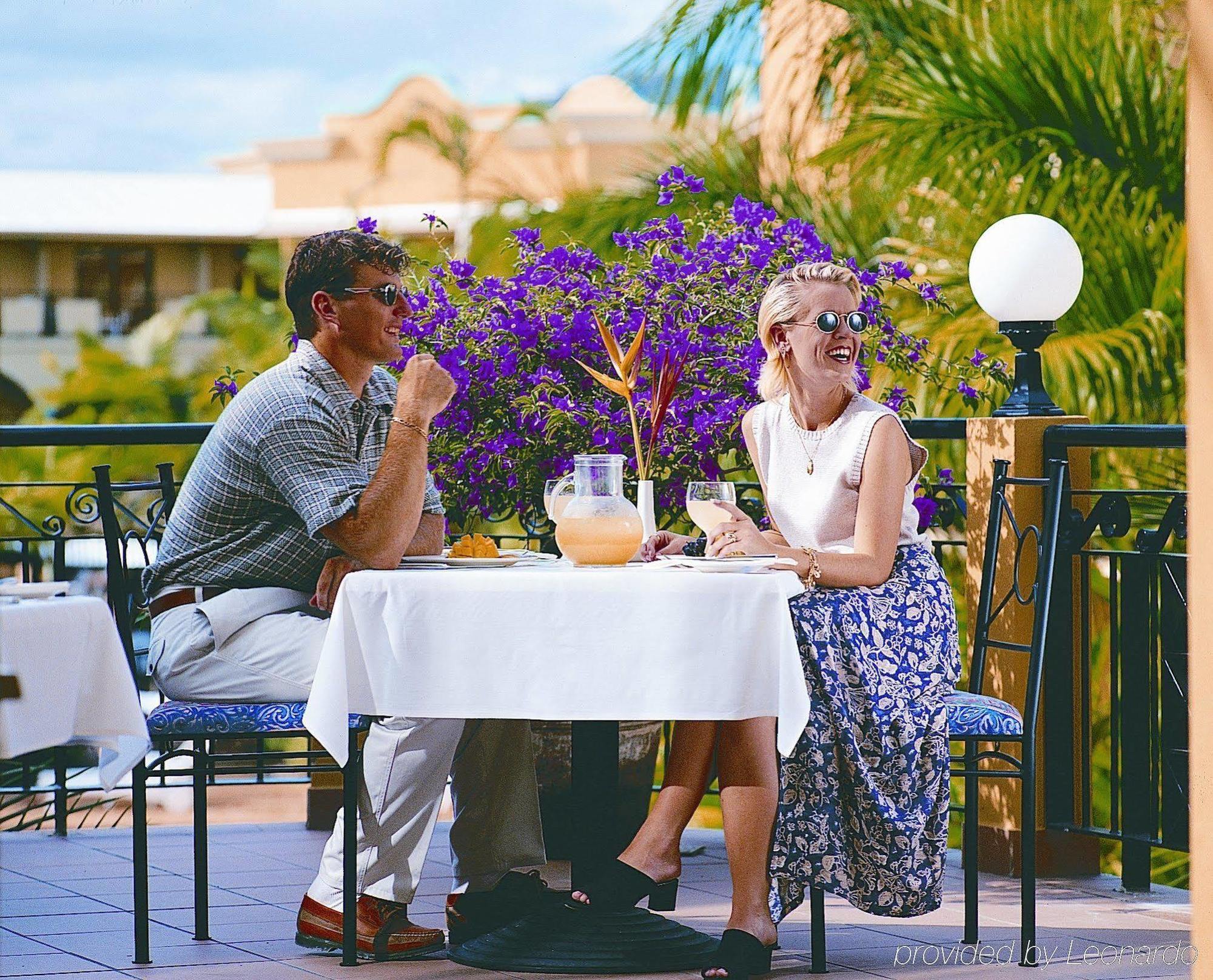 Palm Royale Cairns Hotel Restaurant photo